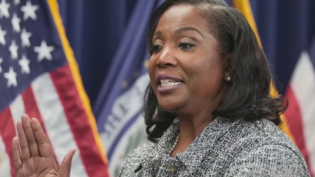 Corte Suprema de EEUU podría frenar intento de destituir a Lisa Cook de la Fed | ViX