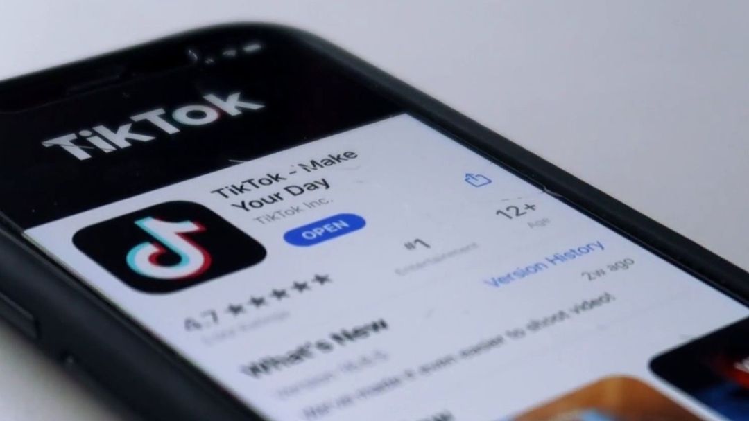 TikTok cierra acuerdo millonario para mantener su actividad en EEUU | ViX