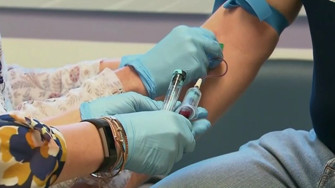 Cruz Roja Americana alerta por grave escasez de sangre en EEUU: ¿Quiénes pueden donar? | ViX