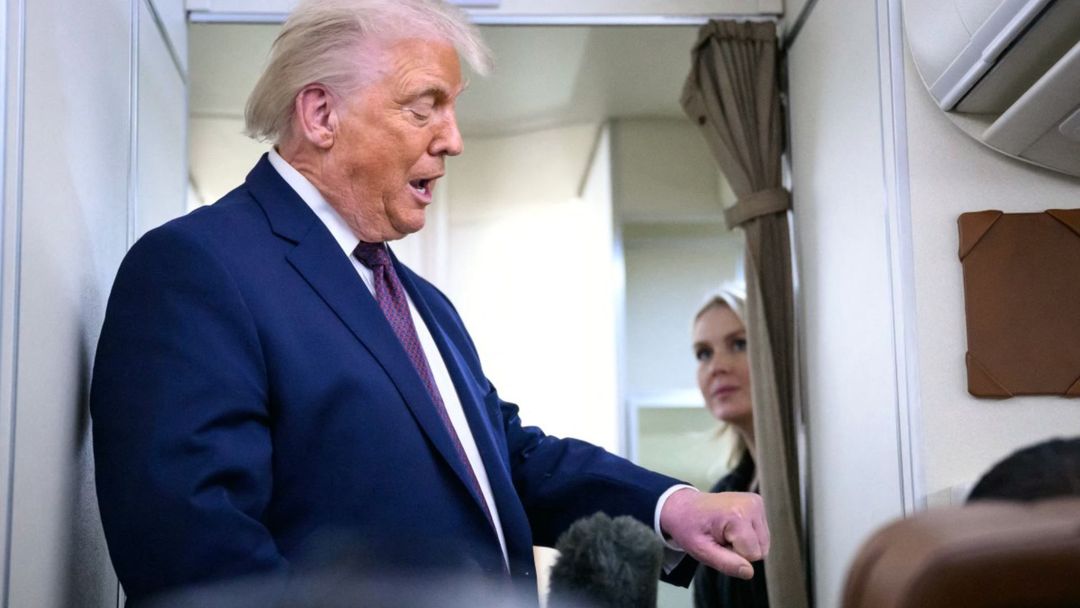 Trump explica moretones en sus manos: ¿Es la aspirina la causa? Habla el Dr. Fabián Sandoval | ViX