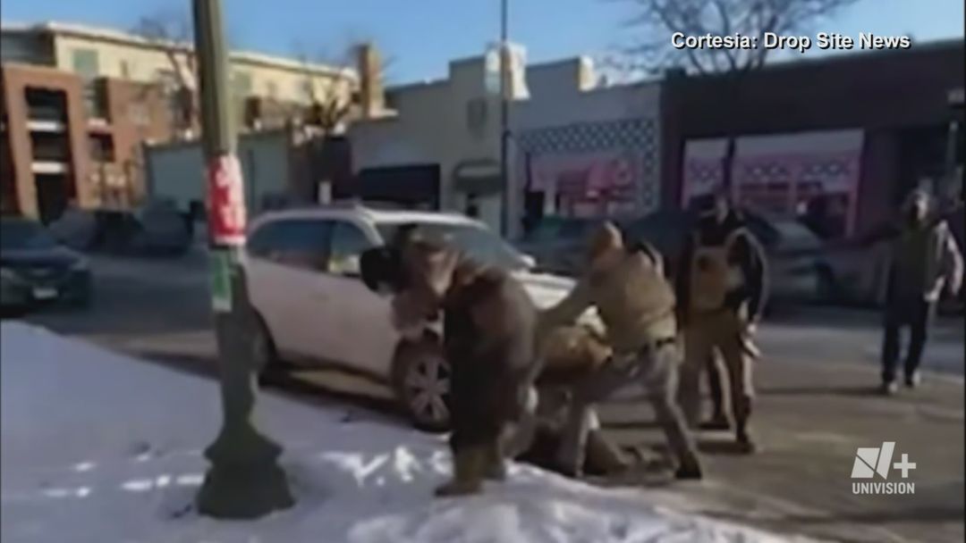 Video: Captan Momento Exacto del forcejeo mortal entre agentes y manifestante en Minneapolis | ViX