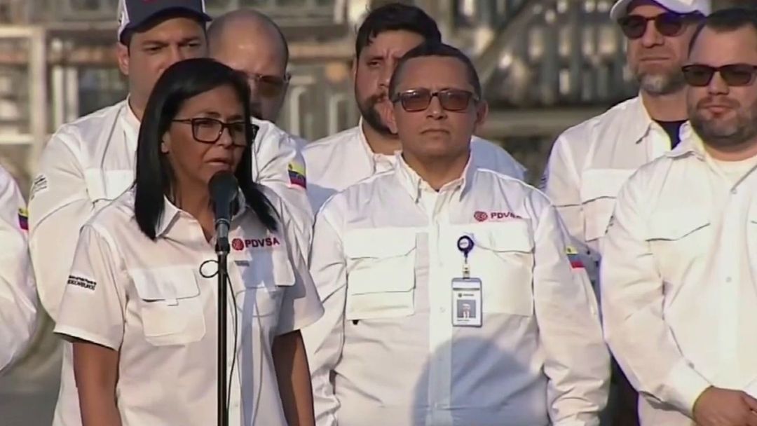 Mensaje nacionalista de Delcy Rodríguez desafía a EEUU; cifras de presos políticos liberados en duda | ViX