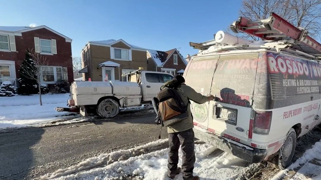 Solidaridad ante el frío: Organizaciones comunitarias rescatan a adultos mayores tras fallas de calefacción | ViX