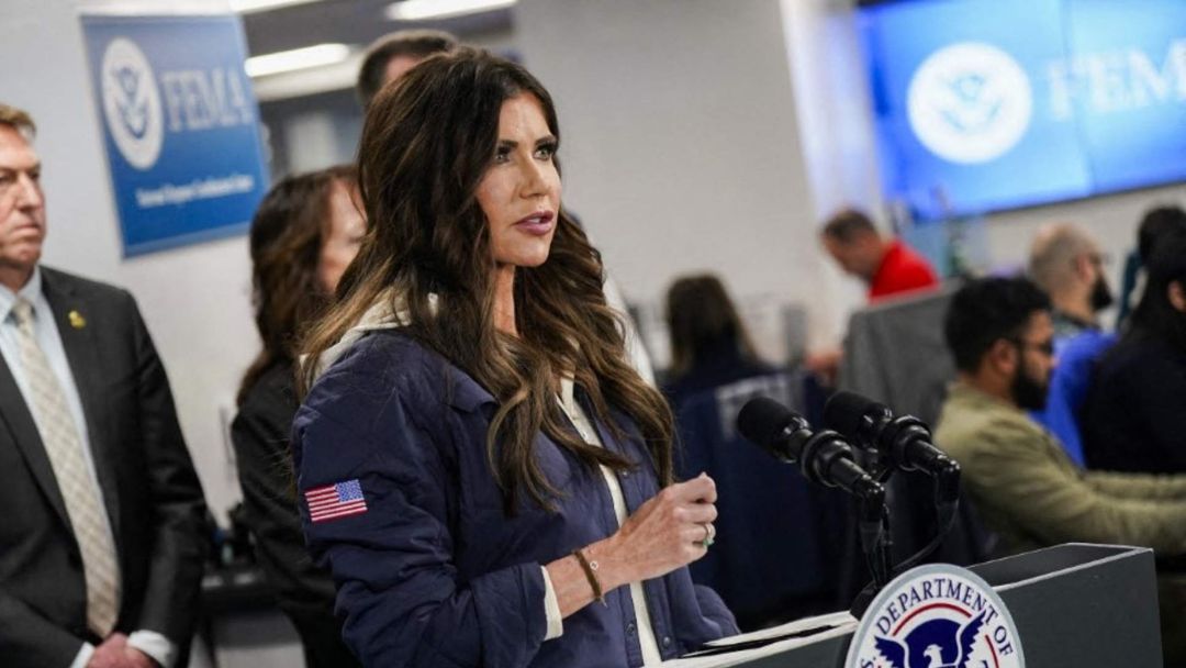 Demócratas amenazan con juicio político a Kristi Noem; Casa Blanca admite fallas en caso Alex Pretti | ViX