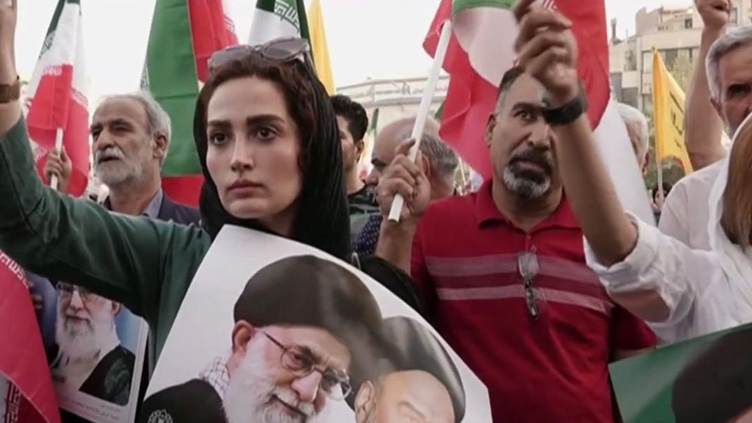 Trump moviliza portaaviones USS Abraham Lincoln hacia Irán y amenaza con un ataque nuclear masivo | ViX