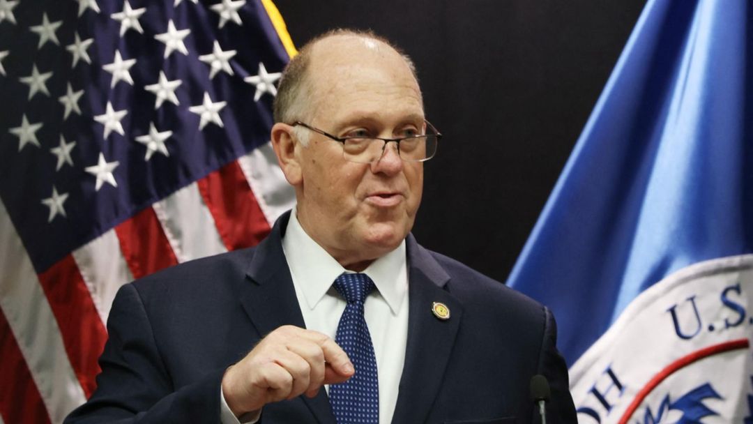 Tom Homan advierte: "Las ciudades santuario son refugios para criminales y un peligro para la gente" | ViX