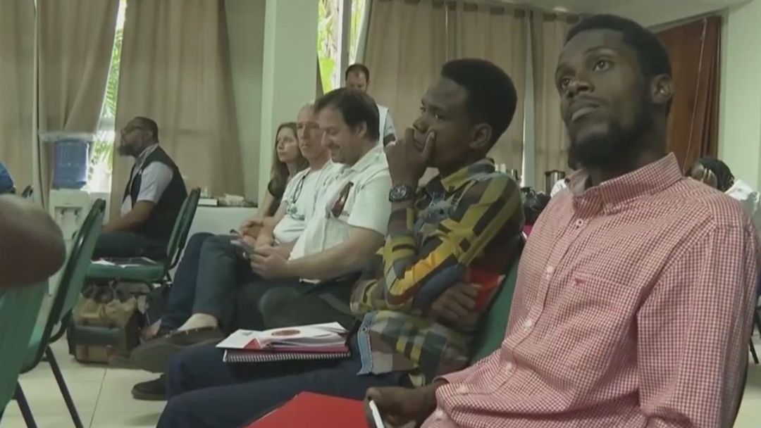 Haití advierte que no puede recibir a 400 mil deportados ante el inminente fin del TPS | ViX