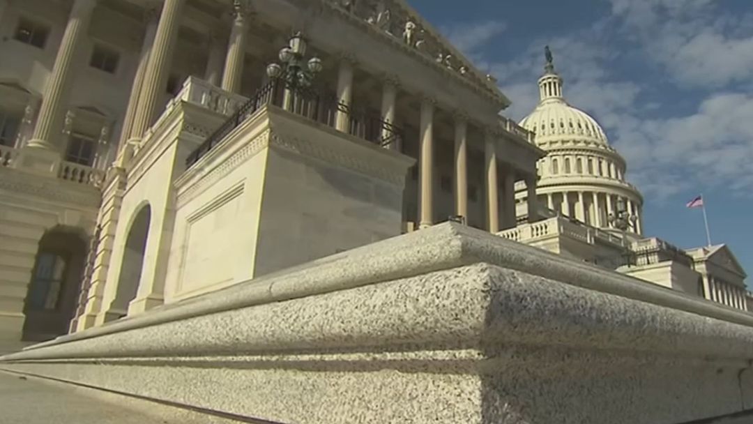 Senado rechaza presupuesto para evitar cierre: Demócratas exigen reformas a operativos de ICE | ViX