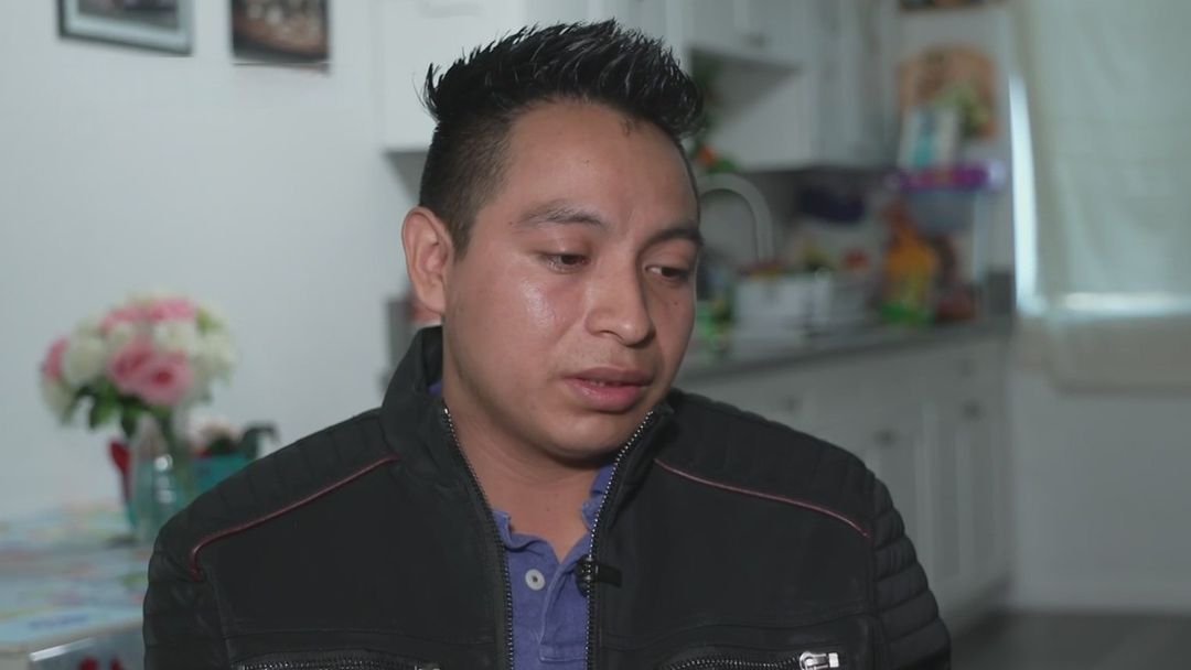 Padre denuncia detención de su esposa y sus hijos durante cita migratoria en Los Ángeles, California | ViX