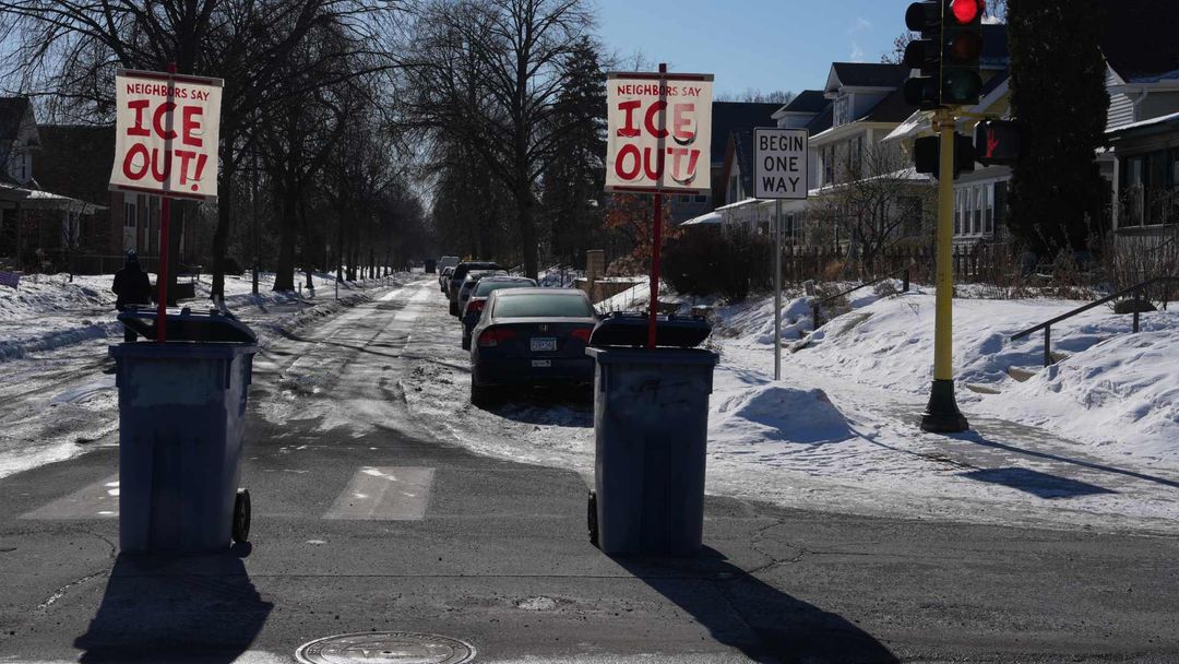 Tensiones por operativos de ICE siguen escalando: Clamor por juicio político a Noem y violencia en las calles | ViX