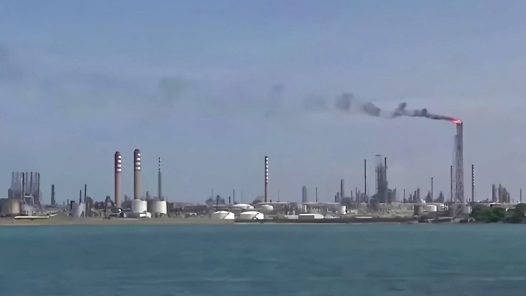 Venezuela flexibiliza su ley petrolera después de que Trump anunciara apertura aérea | ViX