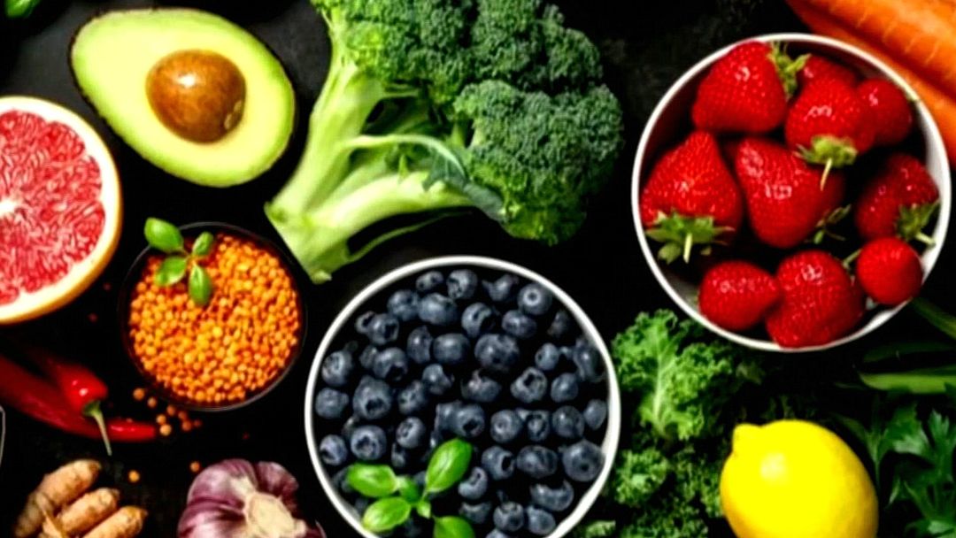 Los alimentos que "abrigan" y por qué sentimos más hambre durante el invierno ártico | ViX