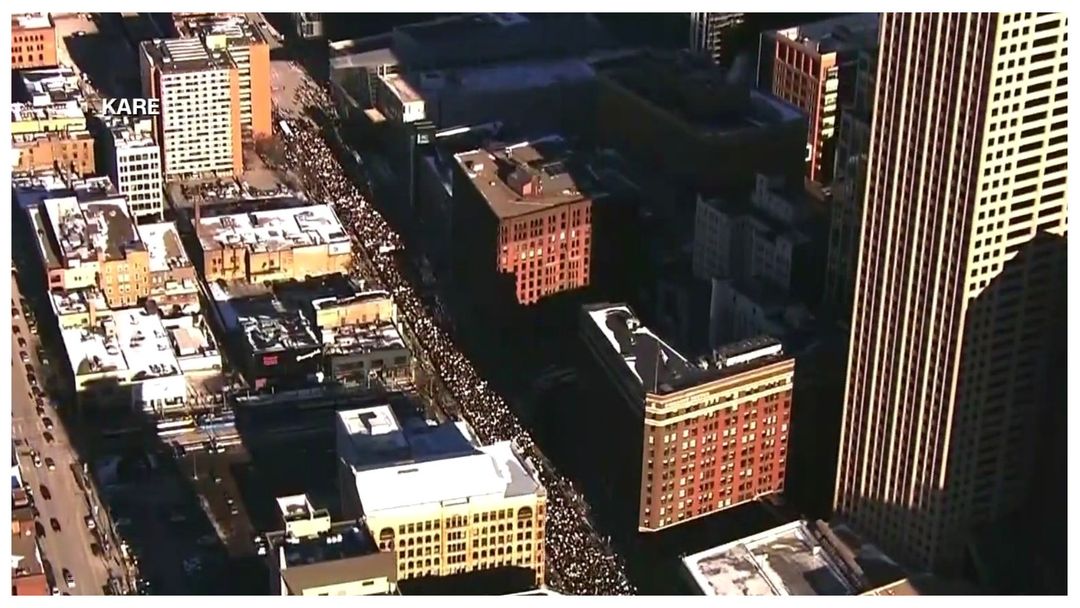 Cierre Nacional: Protesta contra ICE en Los Ángeles reúne a miles de jovenes | ViX