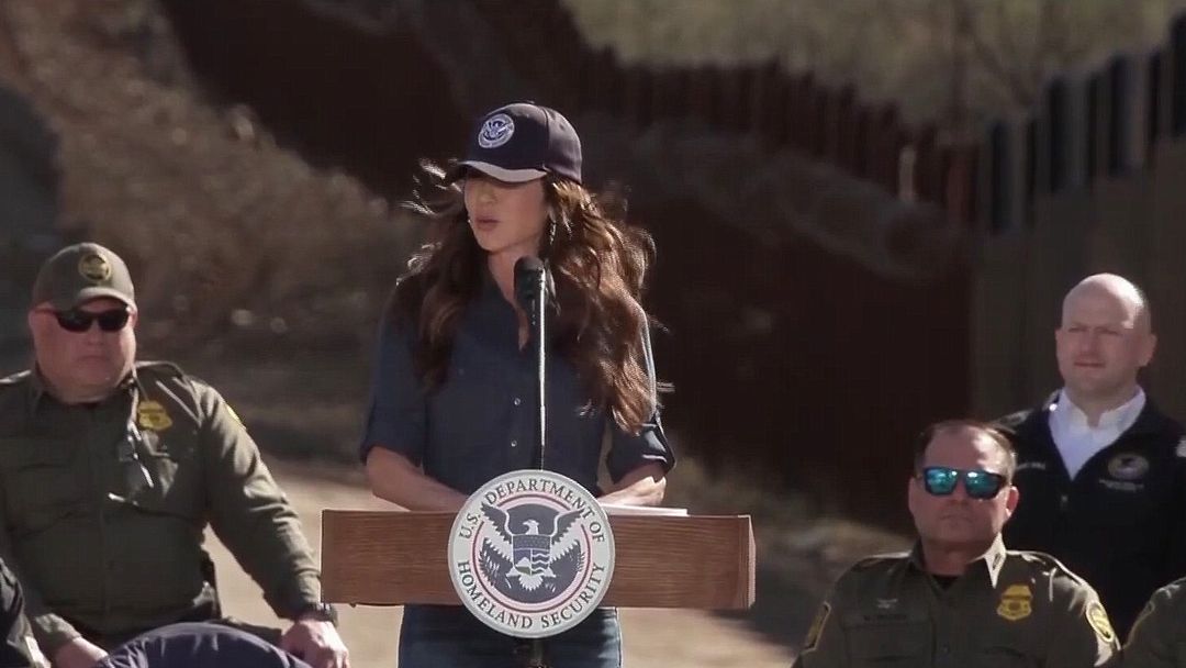 Kristi Noem: La frontera de EEUU y México fue la "ruta más mortal del mundo" por políticas de caos | ViX