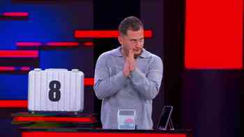 Un hombre de eléctrico