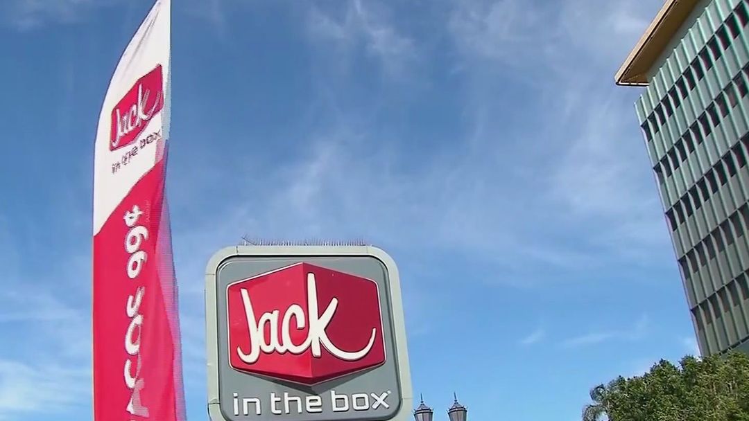 Padre demanda a Jack in the Box por discriminación racial tras recibir amenazas frente a sus hijos | ViX