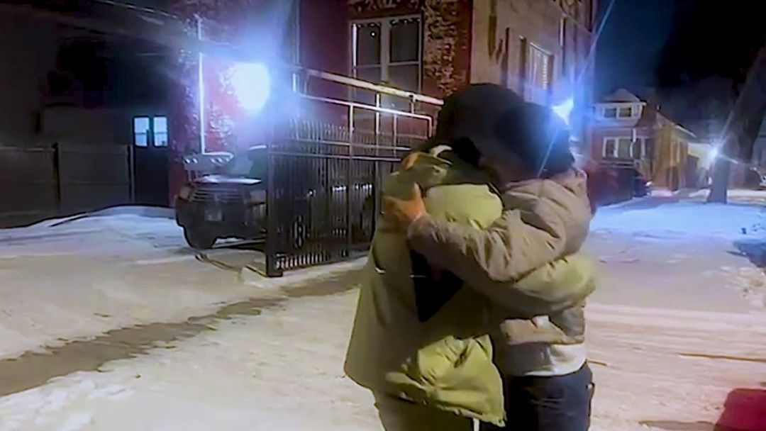 Emotivo reencuentro: padre se reúne con su familia en Chicago luego de detención en operativo migratorio | ViX
