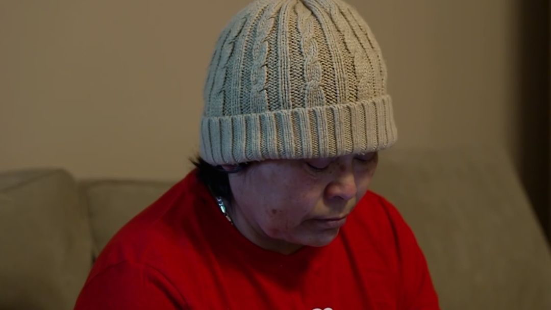 Redadas de ICE en Minneapolis empujan a inmigrantes a auto deportarse | ViX