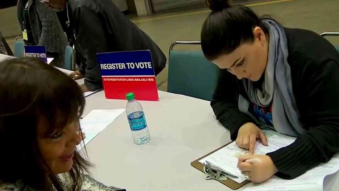 Casa Blanca pide aprobar 'Ley para Salvar a América'; demócratas temen que se desmotive a votantes | ViX