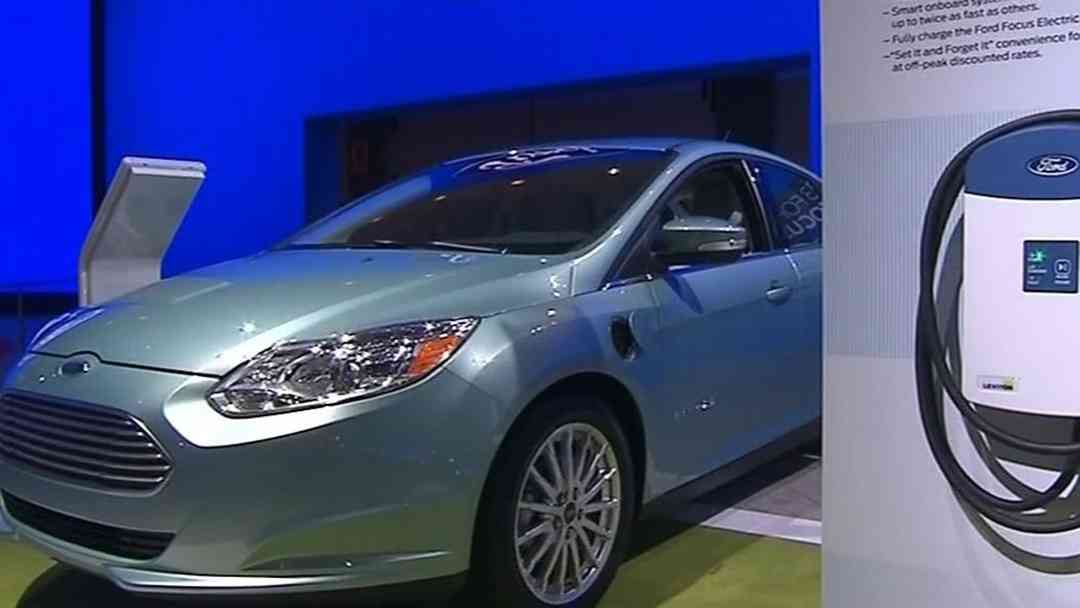 Noticias de negocios en 1 minuto: Ford sigue con pérdidas luego de incursión en vehículos eléctricos | ViX