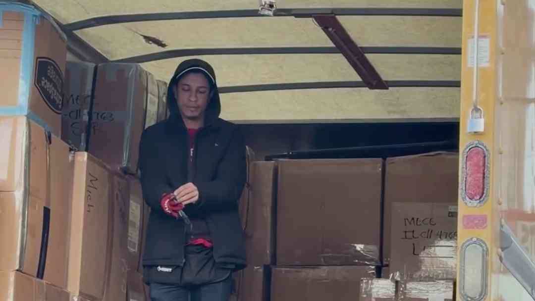 En Chicago aumentan cierres de negocios latinos y envíos a México y Latinoamérica | ViX