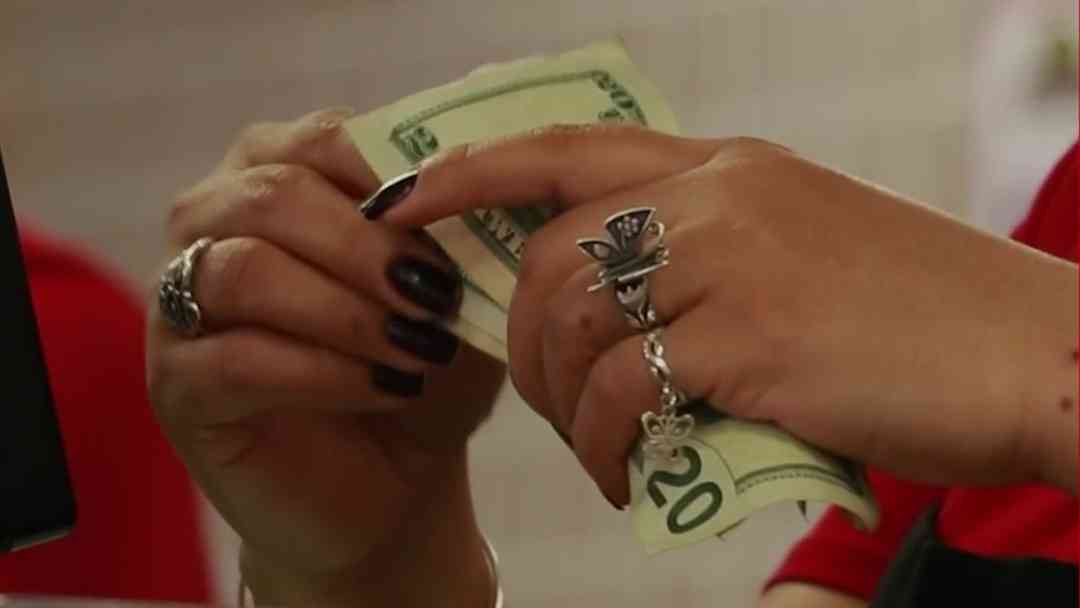 Precios al consumidor bajan y la inflación se desacelera al 2.4% en enero | ViX