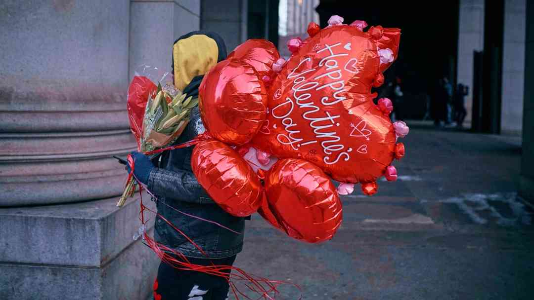 ¿Qué generación celebra más el Día de San Valentín? El analista de datos de N+ Univision lo explica | ViX
