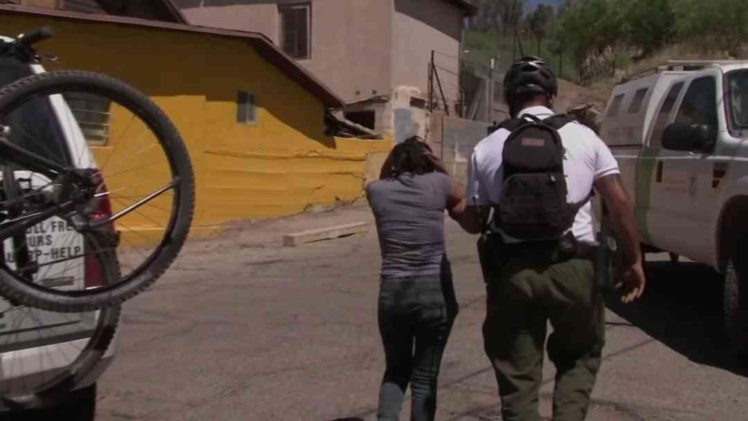 Maestros piden frenar operativos de ICE en escuelas de Texas | ViX