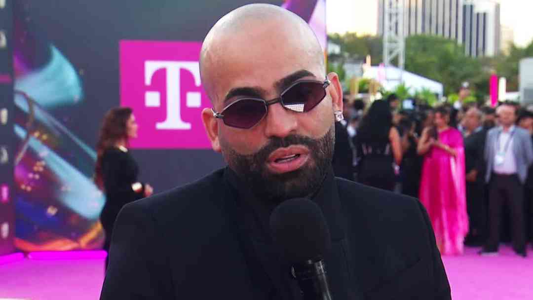 Arcángel en Premio Lo Nuestro 2026: el cantante da un adelanto de lo que vivirá esta noche | ViX