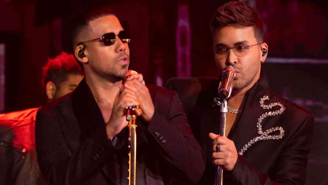 Romeo Santos y Prince Royce brillaron cantando 'Lokita Por Mí' y 'Dardos' | ViX