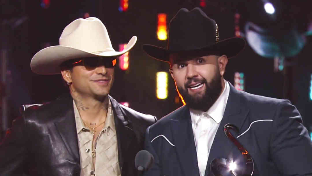 Carin León y Maluma, juntos triunfan con el tema 'Si Tú Me Vieras' | ViX