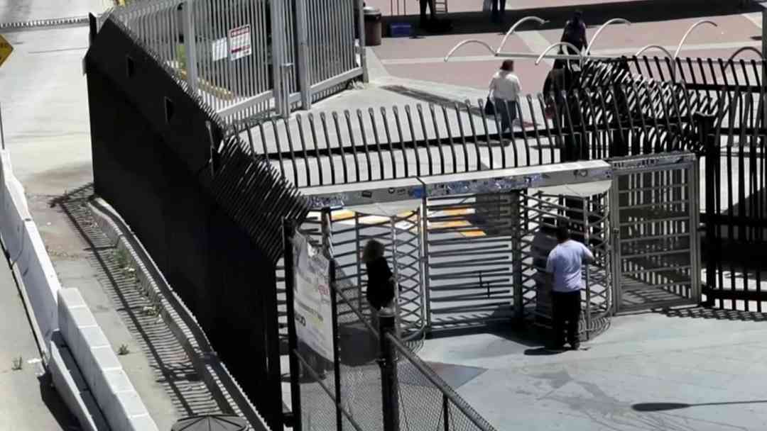 ¿Inmigrantes en centros de ICE podrán salir bajo fianza? Te explicamos decisión de una jueza sobre esto | ViX