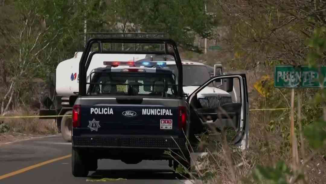 Cierran negocios y gasolineras en Colima; toman precauciones por caída de "El Mencho" | ViX