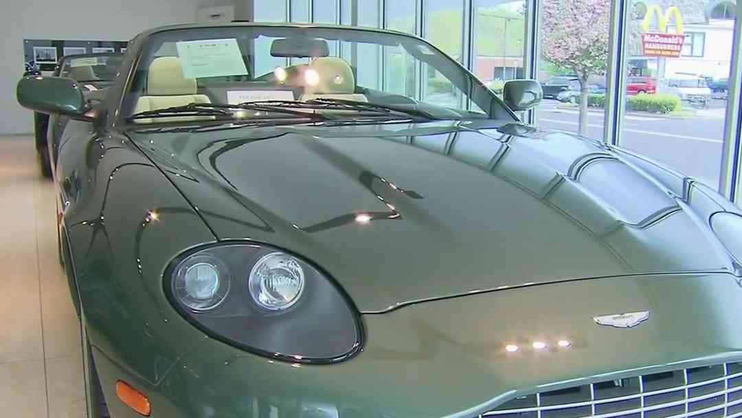 En 1 minuto Noticias de Negocios en N+ Univision: Aston Martin realiza despidos mundiales; culpan a aranceles | ViX