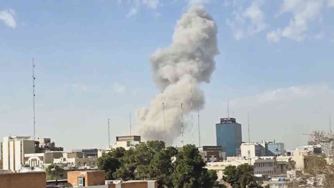 Impactantes imágenes de los ataques militares ejecutados por EEUU e Israel en contra de Irán | ViX