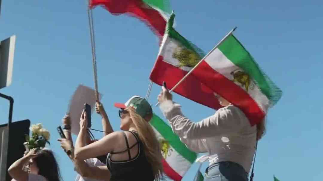 Manifestaciones en EEUU por ataques vs Irán: Los Ángeles vive jornada de emociones encontradas | ViX