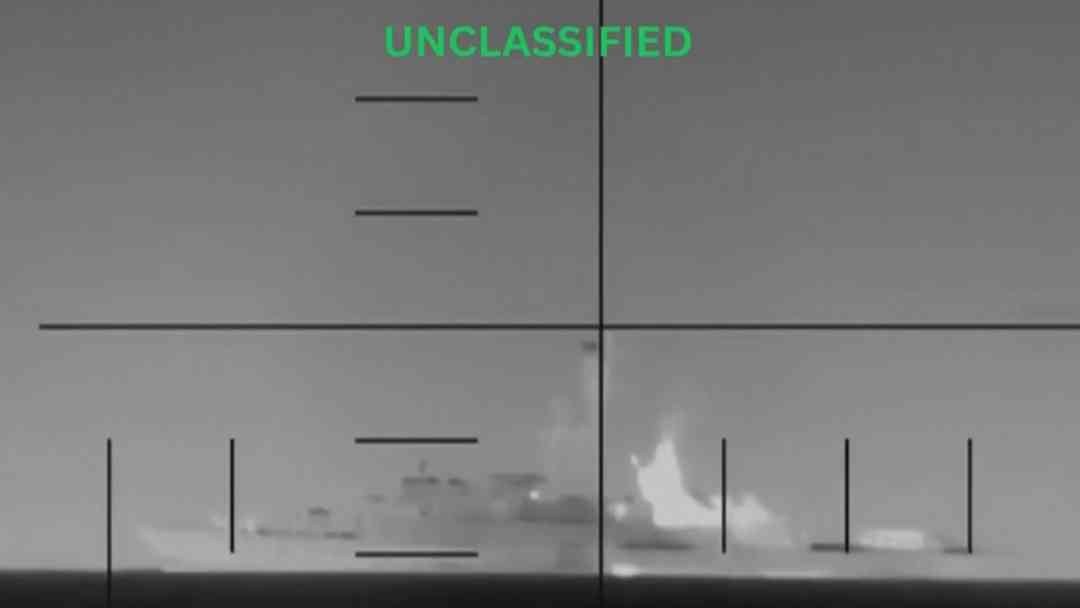 Guerra Medio Oriente: EEUU hunde buque de Irán con torpedo submarino, algo que no sucedía desde la WW2 | ViX