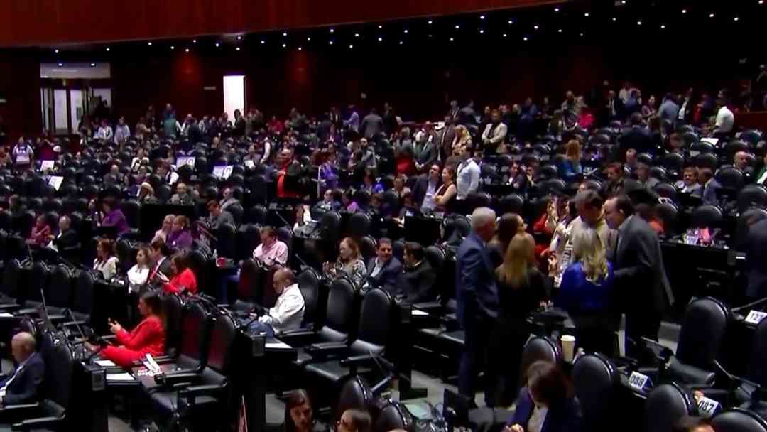 Diputados en México aprueban reforma sobre desconexión digital fuera del horario laboral | ViX