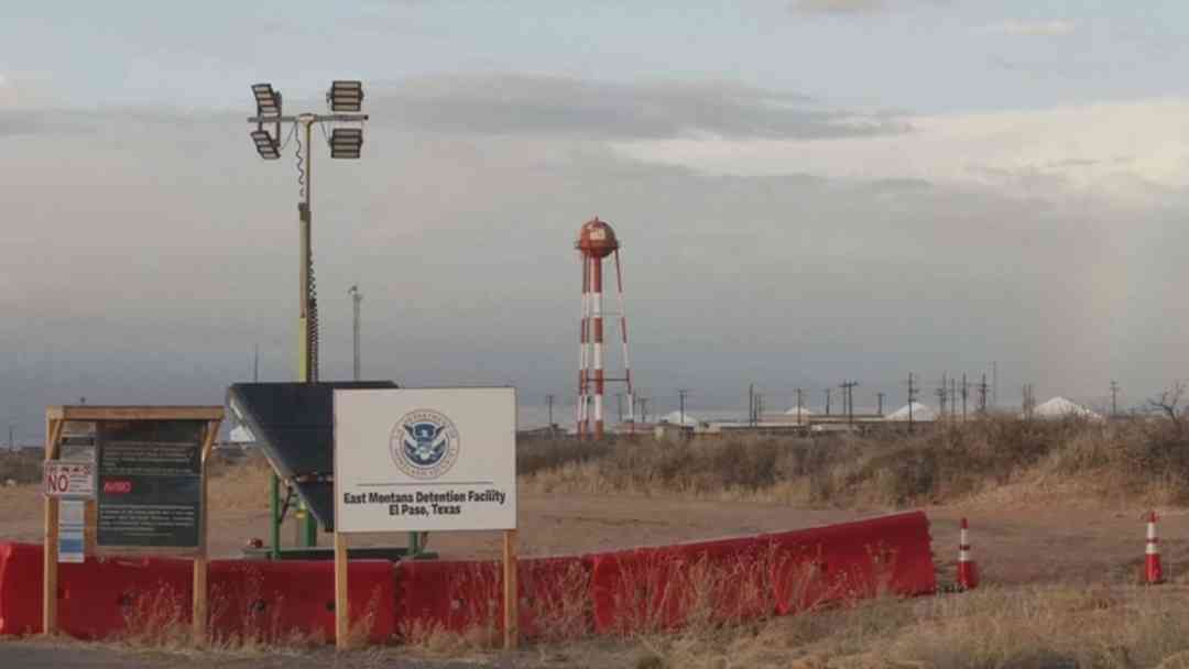 Registran llamadas al 911 que revelan violencia y crisis de salud en el centro Camp East Montana de Texas | ViX