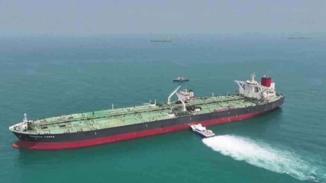 Conflicto con Irán impacta bolsillo de ciudadanos en EEUU por aumento de precio de gasolinas | ViX