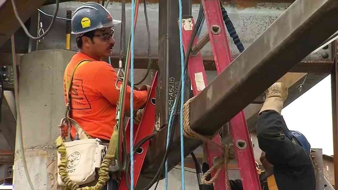 Mercado laboral de EEUU pierde 92,000 empleos en febrero; desempleo sube a 4.4% | ViX