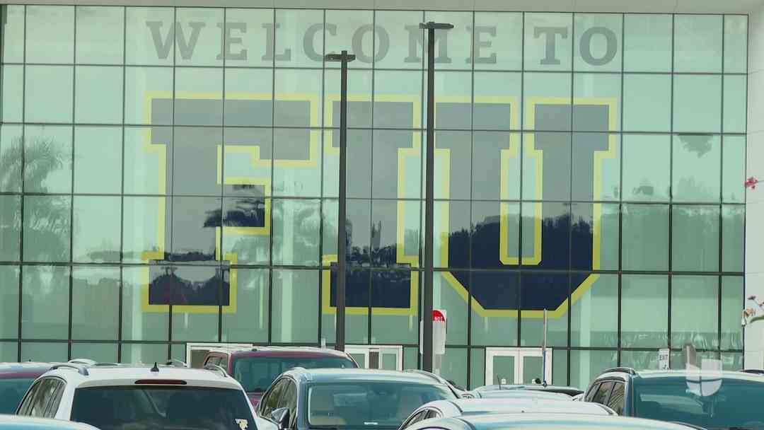 Escándalo por chat republicano con mensajes racistas en universidad de Florida | ViX