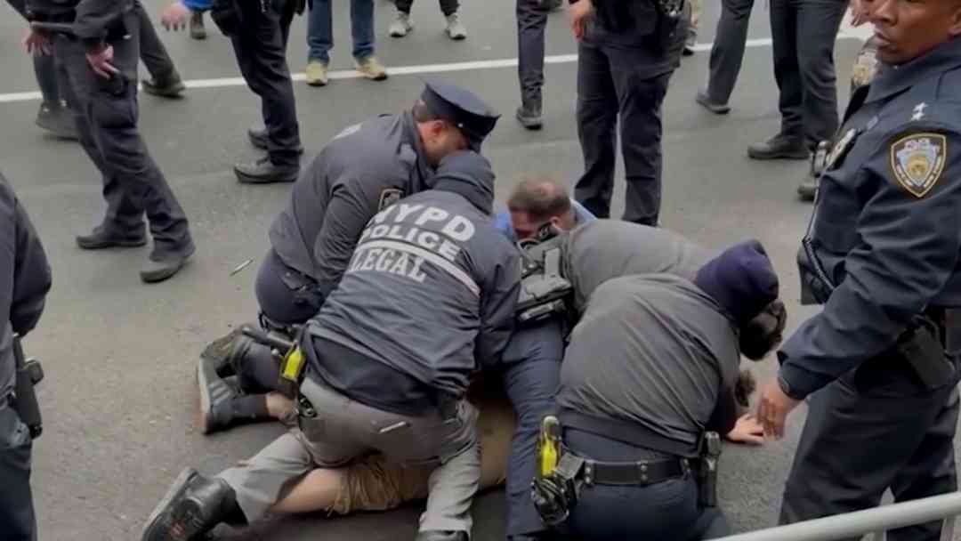 Arrestan a dos personas tras hallar dispositivos sospechosos cerca de casa del alcalde de Nueva York | ViX