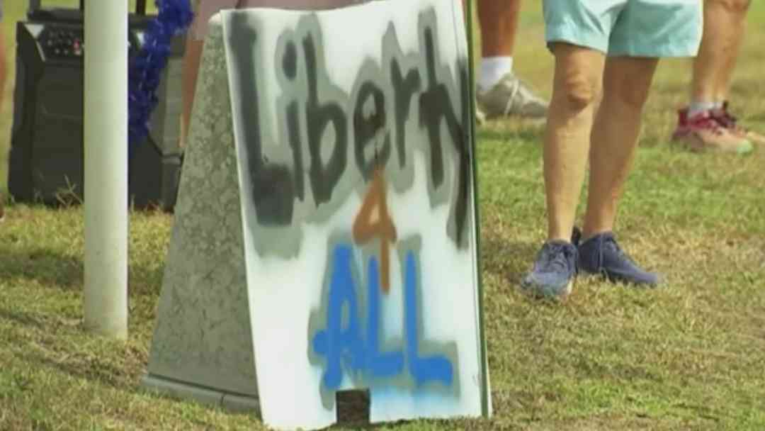 Inmigración: Detienen a mariachi en Texas, dudas sobre muerte de ciudadano por ICE y protestas de estudiantes | ViX
