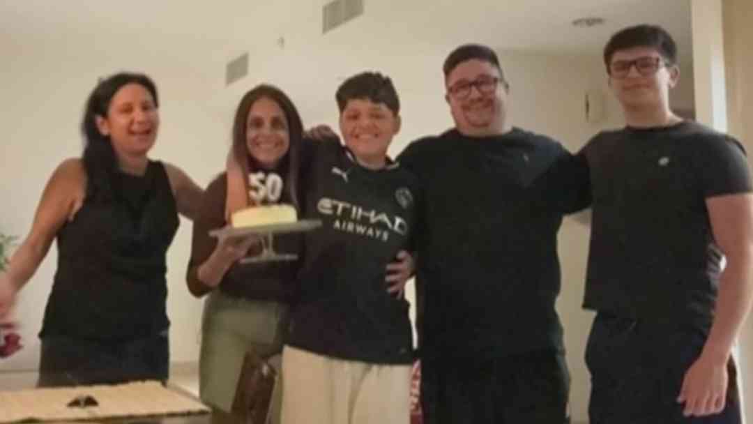 Madre e hijo estadounidenses atrapados en Medio Oriente denuncian falta de confirmación del DOS | ViX