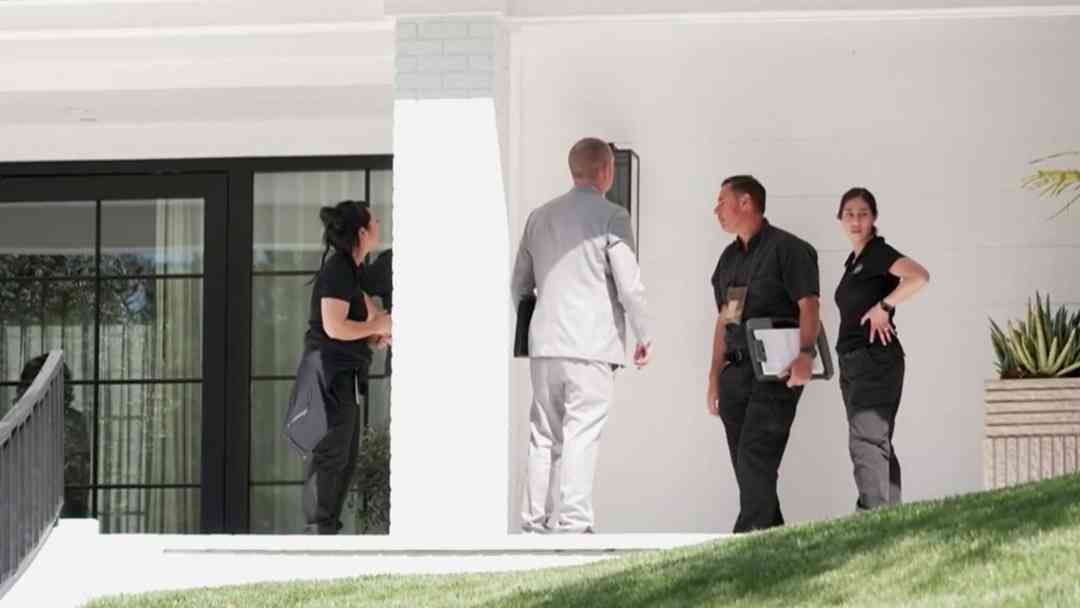 "Balas pudieron atravesar muros": Abogado explica cargos contra mujer que atacó casa de Rihanna | ViX