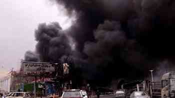 Guerra en Irán: Así se ve Teherán hoy, entre columnas de humo "tóxicas" y calles vacías