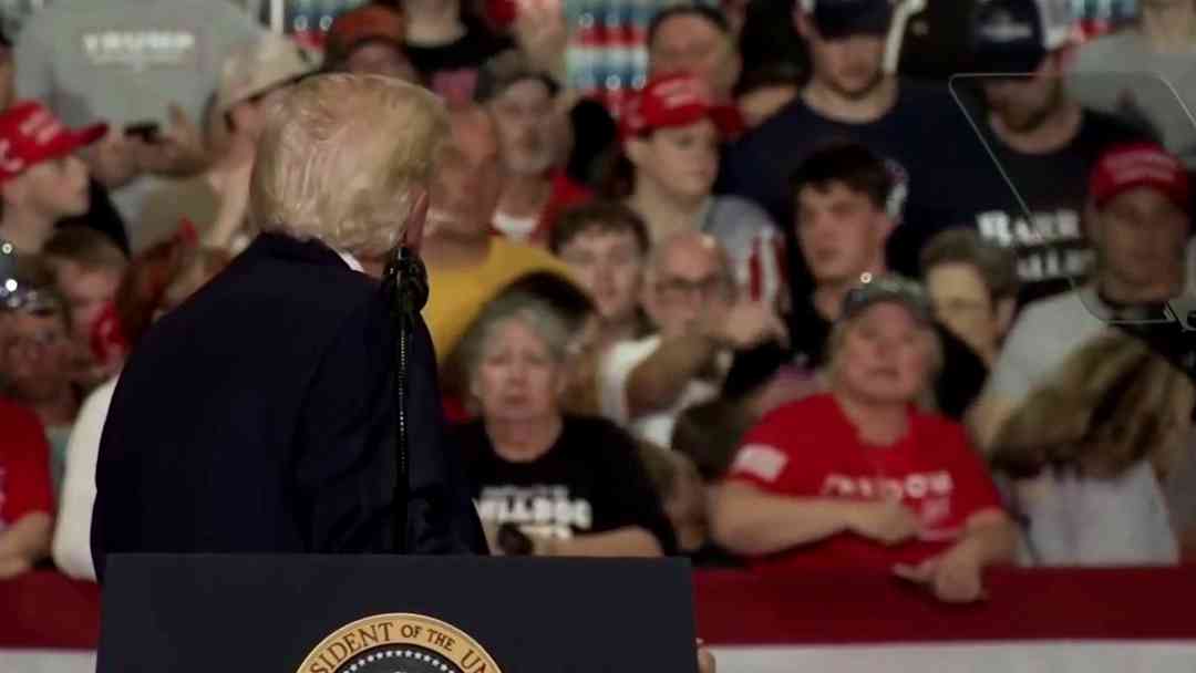 Donald Trump interrumpe su mensaje en Kentucky por asistente que se habría desmayado | ViX