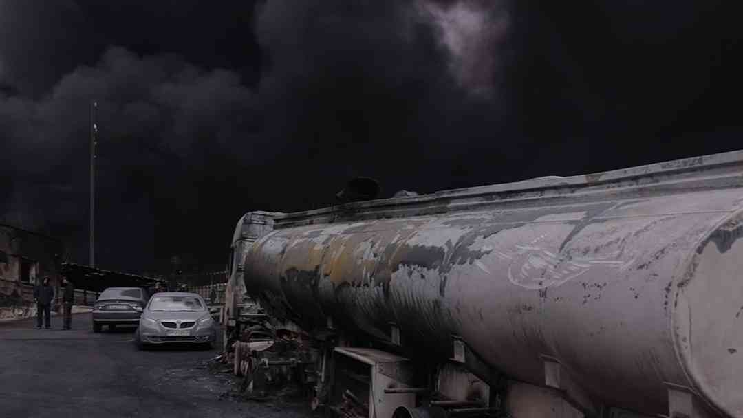 Ataques a depósitos de petróleo cubren Teherán de humo y dejan la ciudad casi vacía | ViX