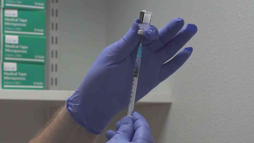 Los CDC mantienen recomendación de vacunas de COVID-19 ante el temor por las elecciones de medio término | ViX